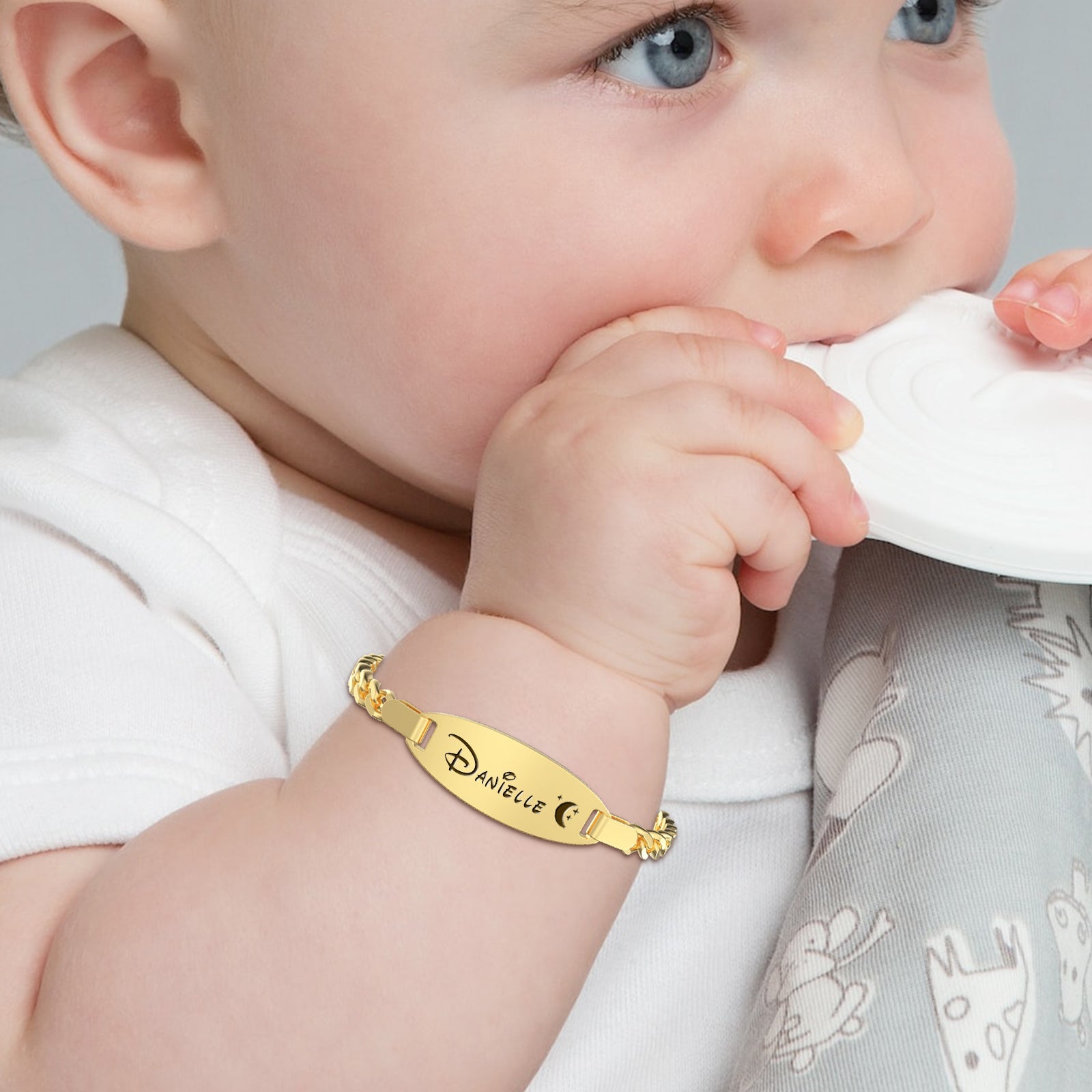 Oval baby gold bracelet with name